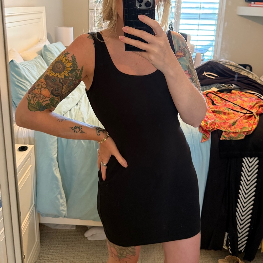 Black Ribbed Scoop Neck Bodycon Mini Dress (Size M) - Picture 2 of 6
